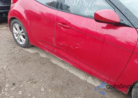 2012 Hyundai Veloster Base W/Red/Black z USA, uszkodzony, nr VIN KMHTC6AD1CU054540